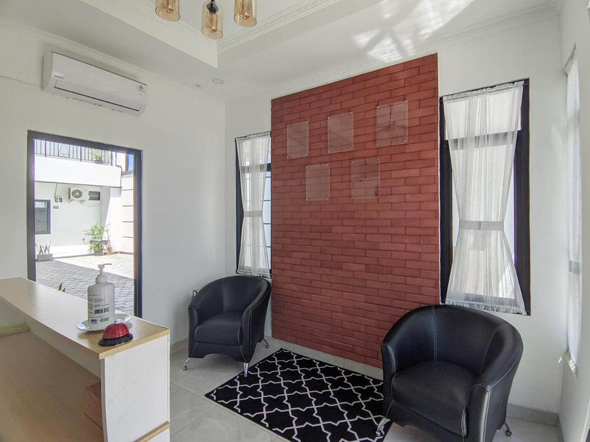 Reddoorz Syariah Near Jalan Caman Raya Bekasi Hotel Exterior photo