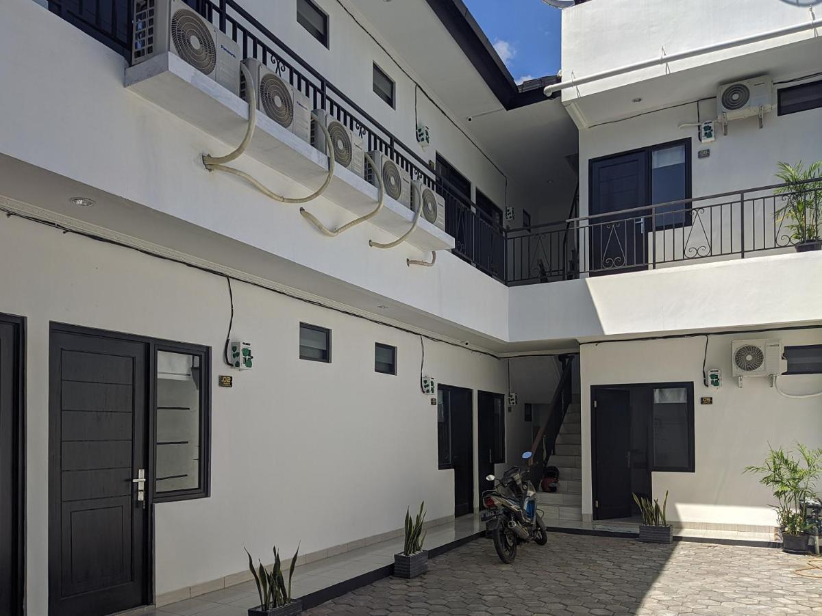 Reddoorz Syariah Near Jalan Caman Raya Bekasi Hotel Exterior photo