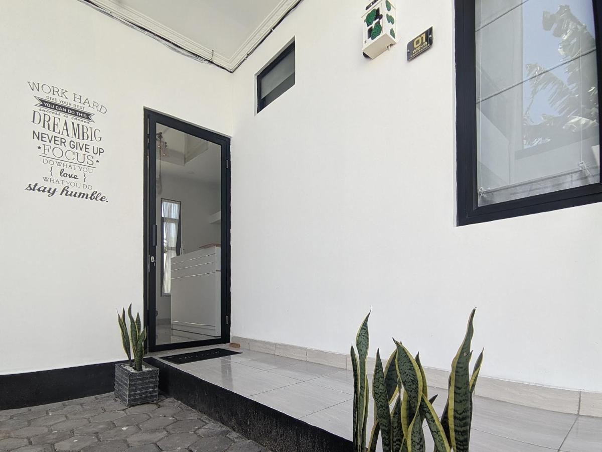 Reddoorz Syariah Near Jalan Caman Raya Bekasi Hotel Exterior photo